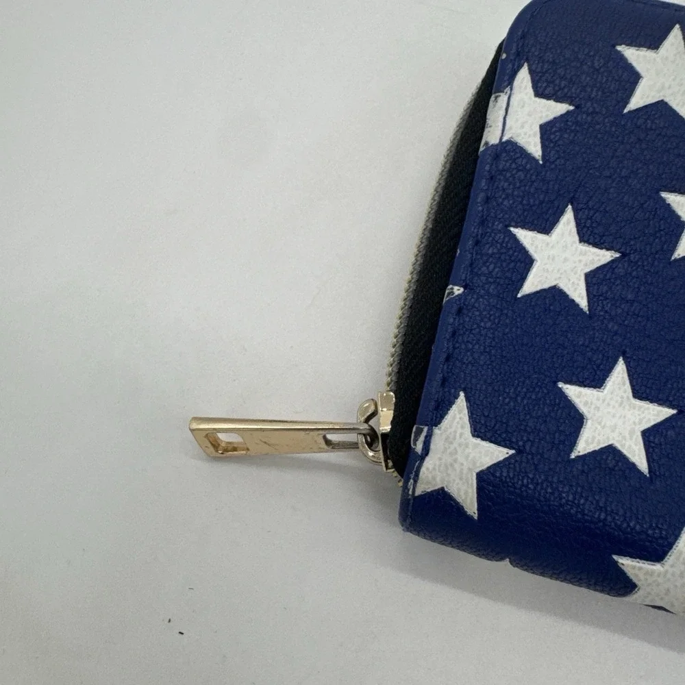 Wonder Woman Zip-Around Wallet Card Slots 7.5